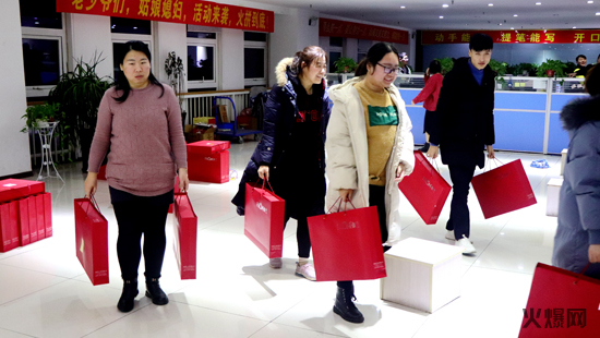 玉豬辭舊歲,金鼠報春歸!心系員工,情暖冬日,火爆網新年好禮大派送!