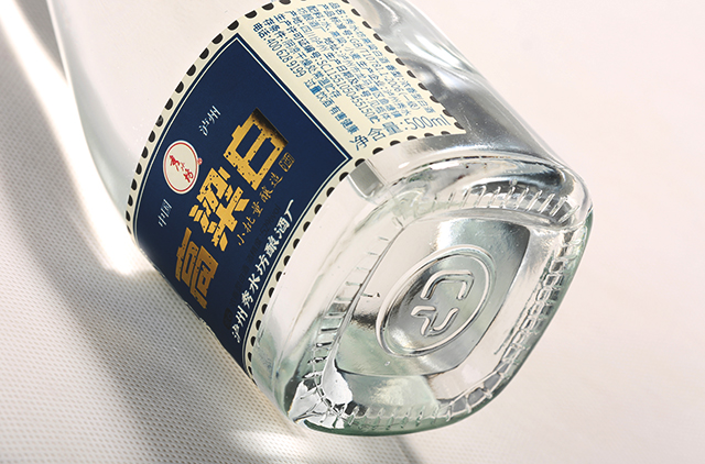 <P>產(chǎn)品名:秀水坊高粱白酒窖6濃香型白酒【42°500ml】</P>