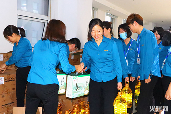 火爆家人領(lǐng)取中秋禮品