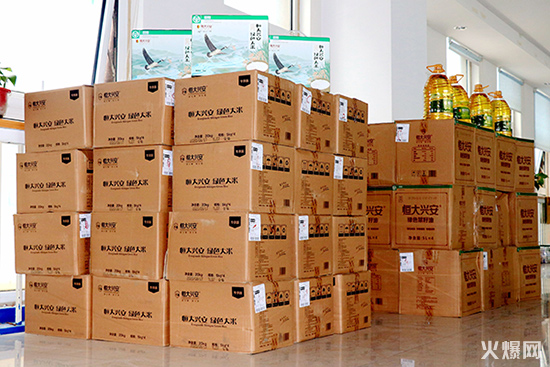 火爆網(wǎng)為員工發(fā)放雙節(jié)福利