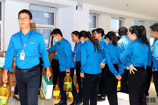 火爆家人領(lǐng)取中秋禮品