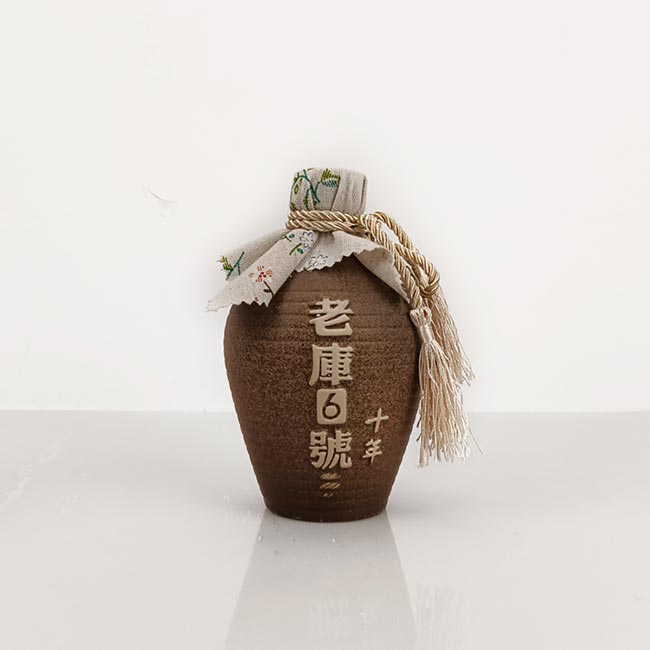 古鎮(zhèn)里四川老基酒勞苦6號十 濃香型白酒【42° 500ml】